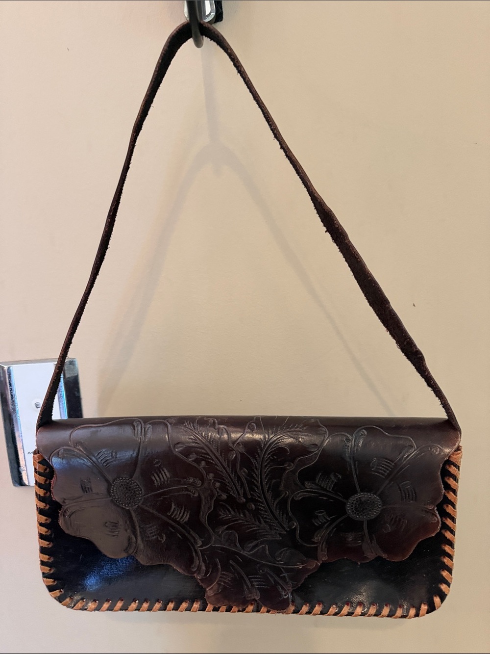 Hand-Tooled Floral Leather Shoulder Bag in Dark Brown/black